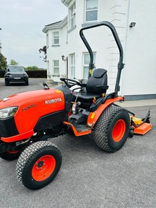 Tractor Compacto Kubota B2650 con Cortadora de Césped - Product Image 4
