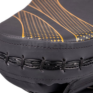 Pads de frappe en cuir de qualité supérieure pour l'entraînement de boxe – Équipement de boxe haut de gamme - Product Image 6