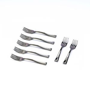 Cubiertos de lujo Tenedor Cuchara Juego de cubiertos Cuchara y tenedor de oro de acero inoxidable para restaurante y pieza de diseño - Product Image 3