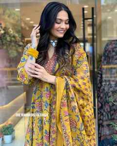 Hot Summer Collection <b>for</b> <b>Women</b> Cotton <b>Kurti</b> Pant Dupatta Set <b>for</b> Office and Party Wear Available at Wholesale Prices - Product Image 3