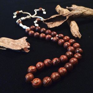 Tasbih en bois naturel avec trente-trois ou quatre-vingt-neuf perles pour la prière et la récitation islamiques - Product Image 1