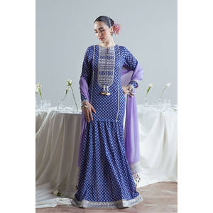 Traje de 3 Piezas para Mujer con Bordado y Estampado Dorado en Tela Lawn con Dupatta de Seda FE-52063 - Product Image 6