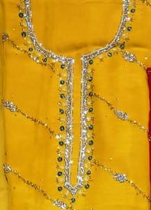 Costumes de fête indiens pakistanais brodés à la main non cousus de créateur moderne pour femmes de style traditionnel avant-gardiste - Product Image 2