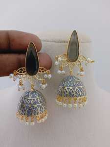 Blossom Jhumka Juego de pendientes colgantes Piedra en forma de lágrima Suave brillante en marco de bisel dorado Diseño personalizable Producto a granel hecho de latón - Product Image 6