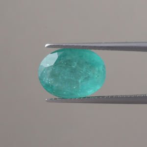 มรกตธรรมชาติรับรองโดย IGI ขายส่งพลอยเม็ดเดี่ยว 6.11 กะรัต รูปทรงวงรี 14x10 มม. สีเขียวพรีเมียม ขัดเงา/เคลือบน้ำมัน 6 มม. - Product Image 1