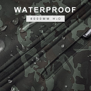 เสื้อแจ็คเก็ตซอฟต์เชลล์ลายพรางสำหรับผู้ชาย มีฮู้ด ซิปแบบเต็มตัว แขนยาว คุณภาพสูง รับสกรีนโลโก้ ดีไซน์ใหม่ น้ำหนักเบา - Product Image 3