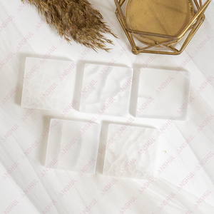 Sous-verres carrés en sélénite Anshul Impex de haute qualité au design élégant, 2,5 pouces, fabriqués en Inde, surface lisse, cristal - Product Image 3