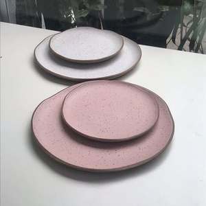 Assiettes plates en céramique mate gris-vert personnalisables Vaisselle pour événements de mariage, restauration et hôtellerie, porcelaine de qualité supérieure - Product Image 2