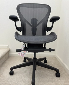 OFFRE NOUVEAU STOCK Chaise de bureau Herman Miller Aeron B Remastered, modèle entièrement équipé - Product Image 1