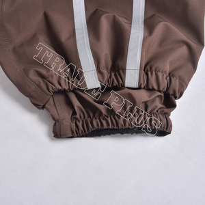 Pantalones Cargo Impermeables Color Marrón para Hombre con Detalles Blancos y Múltiples Bolsillos para Actividades al Aire Libre - Product Image 5