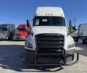 Camions semi-remorques Freightliner Cascadia 126 Sleeper d'occasion 2023-2024, avec cabine surélevée 72 pouces, moteur Detroit 455HP, boîte automatique Dt12 à 12 vitesses - Product Image 3