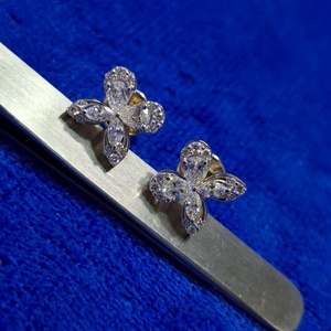 Boucles d'oreilles clous papillon en argent 925 avec diamant Moissanite taille poire 1,48 ct, clarté VVS-VS, certifiées IGI – Tendance, pour fiançailles et mariage - Product Image 2