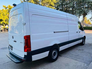 Limpieza prístina 2021 Mer-cedes-Benz Sprinter - Product Image 5