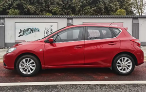 Auto compacto de Japón, año 2016, motor 1.6L, 126 caballos de fuerza, transmisión CVT, sin accidentes y listo para enviar. - Product Image 2