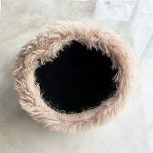 Sombrero de invierno de cuero para mujer 100% piel de lana suave, piel Rosa Clara - Product Image 6