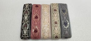 ลูกไม้ปักลายดอกไม้แบบดั้งเดิมสั่งทำพิเศษ ประดับเลื่อมหรูหรา เป็นมิตรกับสิ่งแวดล้อม สำหรับเสื้อผ้าและสิ่งทอภายในบ้าน มีหลายสีให้เลือก - Product Image 5