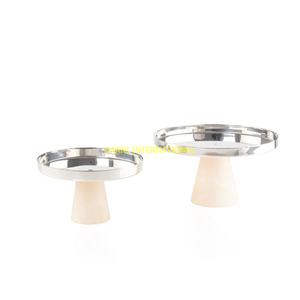 Juego de 2 soportes para Tartas plateados de lujo para postres con tapa de acero inoxidable pulido y base con efecto de mármol dorado para Tartas - Product Image 4