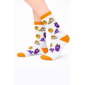 Chaussettes de sport unisexes blanches Celtics pour le basketball, logo brodé personnalisable, fonction antibactérienne pour la saison d'automne - Product Image 2