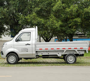 Camionnette diesel neuve Jinbei T30 de Chine, transmission automatique, conduite à gauche, sièges en cuir, barre de toit en alliage d'aluminium, R17 - Product Image 1