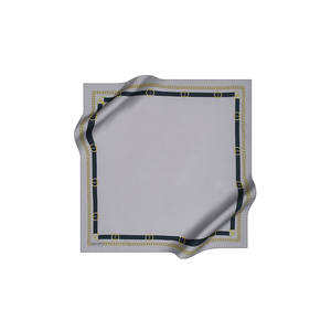 Bufanda de Moda con Patrón de Cadena Cuadrada en Poliéster Gris para Invierno y Verano - Product Image 1