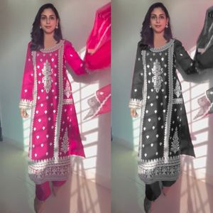 Traje cosido completo de diseñador con bordado intrincado, Ropa Étnica elegante para bodas, fiestas y ocasiones especiales - Product Image 3