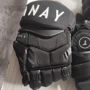 IBERIA Custom Wholesale Guantes de hockey sobre hielo de alta calidad, cómodos y duraderos para personas mayores/intermedios/Jóvenes. - Product Image 3