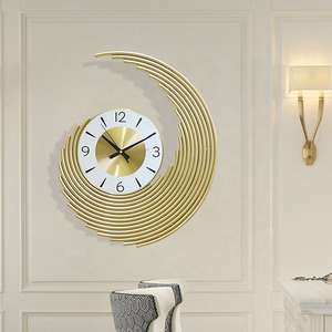 Horloge murale moderne et élégante en métal pour salon, grande taille, décoration d'intérieur avec des caractéristiques de designer - Product Image 4