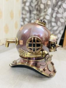 Casque de plongée vintage en laiton, finition cuivre, objet décoratif |   Casque de plongée antique pour les profondeurs marines - Product Image 4
