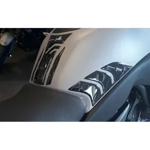 Kit Adesivi Personalizzati in Resina 3D per Serbatoio Moto Yamaha Tracer 700 (3 Adesivi) - Product Image 2
