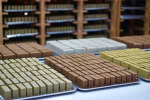 Barra de jabón de té verde de aloe hecha a mano para hidratación de la piel - Product Image 5