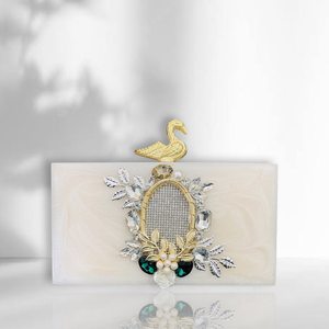 Sac de soirée en résine perlée, pochette de mariage pour femmes, pochette à rabat avec cadre métallique personnalisé pour femmes, Guru Kirpa Export House - Product Image 1