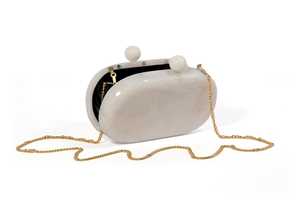 Pochette élégante en résine avec design en marbre tourbillon, faite à la main, de qualité supérieure, pour les fêtes et les soirées. - Product Image 6