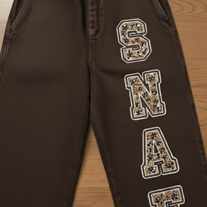 Fabricant de survêtements streetwear en molleton French Terry, ensemble personnalisé de pantalon de survêtement et de sweat à capuche, survêtements effet délavé et ornés de strass - Product Image 5