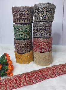 Tissu en dentelle brodée délicate sur mesure pour robes de mariée Lehengas Couture robes et projets de couture - Product Image 6