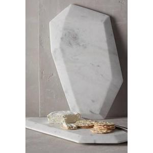 Grande planche à découper en marbre R conçue pour le multitâche dans la cuisine avec amplement d'espace pour divers ingrédients - Product Image 5