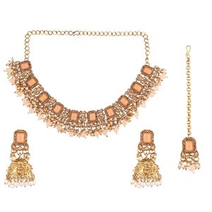 Vente en gros de bijoux indiens, collier ras du cou en cristal Kundan, boucles d'oreilles de mariée avec ensemble de bijoux Maang Tikka - Product Image 1