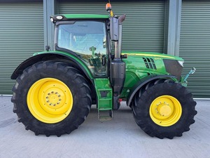 Tracteur John Deere 6215R d'occasion de qualité, puissant et fiable, 215 CV, 4 roues motrices, de la série 6R, à vendre. Meilleurs tracteurs agricoles en vente. - Product Image 3