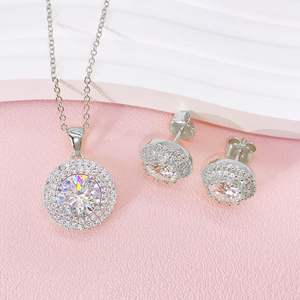 Pendentif et boucles d'oreilles double halo en diamant coupe ronde pour femme - Product Image 4