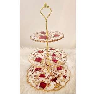 Soporte de exhibición de resina elegante de excelente calidad, soporte multiusos para pasteles, frutas, pasteles y aperitivos disponibles para la venta - Product Image 1