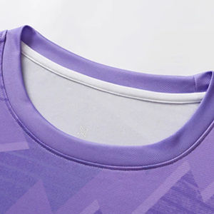 Ensemble d'uniformes de football moderne conçu pour les joueurs actifs, offrant un confort respirant, des coutures durables et un tissu lisse pour une utilisation en match. - Product Image 3