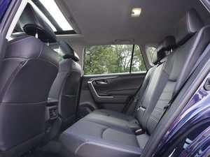 Faible kilométrage 2023 T o o t a R A V -4 Hybrid XLE Premium AWD avec siège en cuir Démarrage à distance Bluetooth XLE Package Toit ouvrant - Product Image 2