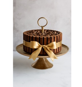 Elegante soporte de metal dorado para pasteles, una pieza impresionante diseñada para exhibir bellamente cupcakes - Product Image 3
