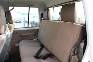 IMPRESIONANTE Toyota Land Cruiser serie 79 TRANSMISIÓN AUTOMÁTICA Y MANUAL 4WD V6 y V8 - Product Image 5