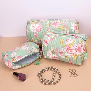 Le Souvenirs – Petit sac à main pour femme en coton durable, fermeture éclair, motif vintage imprimé en bloc, résistant à l'eau et durable - Product Image 1