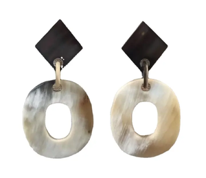 Boucles d'oreilles en os artisanales avec accent d'agate et finition antique | Bijoux de boucles d'oreilles en corne de buffle d'eau de mode naturelle du Vietnam - Product Image 1