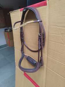 บังเหียนแบบ Anatomic คุณภาพพรีเมียมสำหรับม้า ประดับคริสตัลบนอุปกรณ์หนังแท้ย้อมสีแบบ Drum Dyed Vegetable Tanned - Product Image 6