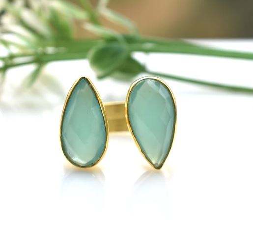 สีเขียวน้ำทะเล