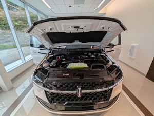 Elección Más Vendida 2025: SUV Lincoln Navigator Reserve 4WD, Motor V6 Twin-Turbo de 3.5L - Product Image 4