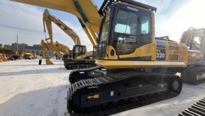 Excavatrice sur chenilles Komatsu PC220-8M0 d'occasion de 22 tonnes en stock à vendre - Product Image 4
