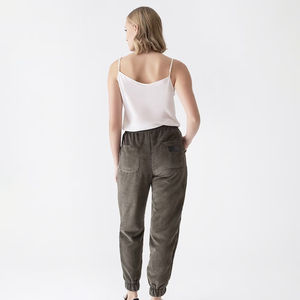 กางเกงวอร์มสำหรับผู้หญิงกางเกงวิ่งออกกำลังกายขาแบนระบายอากาศได้ดีพิมพ์โลโก้แบบกำหนดเองสำหรับกางเกงออกกำลังกายผลิตในปากีสถาน - Product Image 5